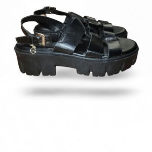 GBG Los Angeles Women’s Black Platform Sandals Size 7M
